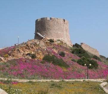 Il villaggio nuragico e la torre spagnola si visitano a 1 euro