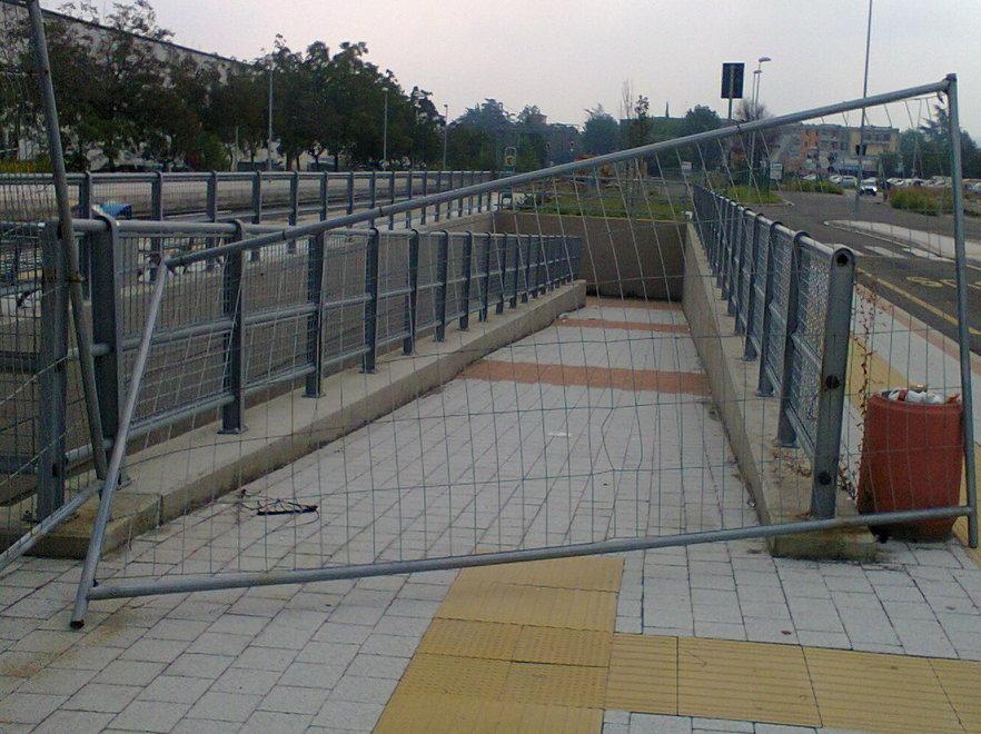«Vergognoso degrado in stazione» 