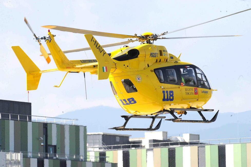 Donna ferita nell’auto che si ribalta 