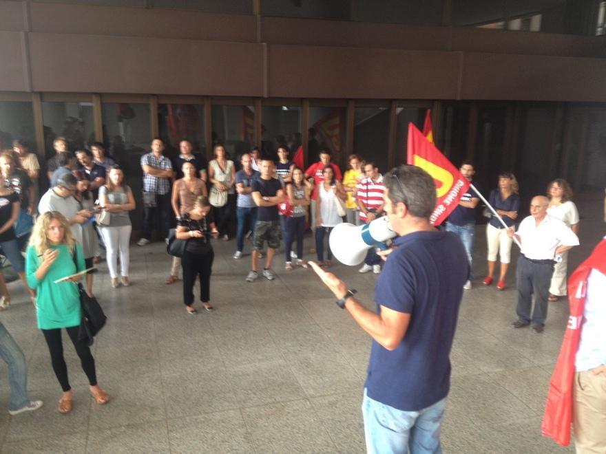 Licenziamenti Meridiana, sit in dei lavoratori in consiglio regionale 