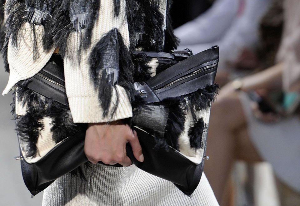 Le maison reggiane sfilano a Milano. Giulia Marani si ispira ai clic 