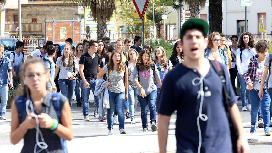 Ressa, spintoni e malori per il diritto di andare a scuola
