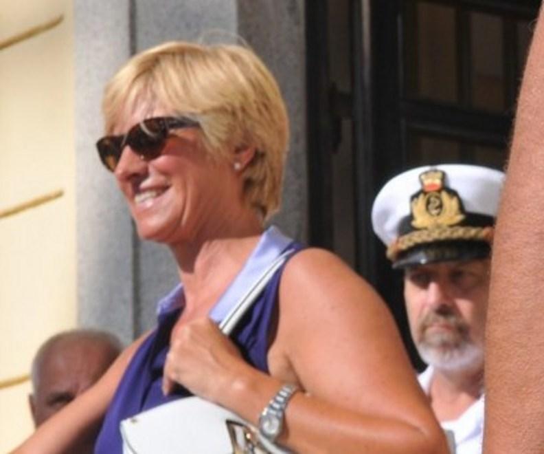 Pinotti: «Esercitazioni indispensabili, all’isola milioni di euro di contributi» 