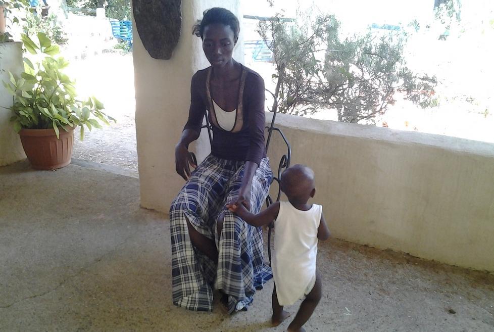 La giovane nigeriana lasciata a terra dal bus Scatta la solidarietà