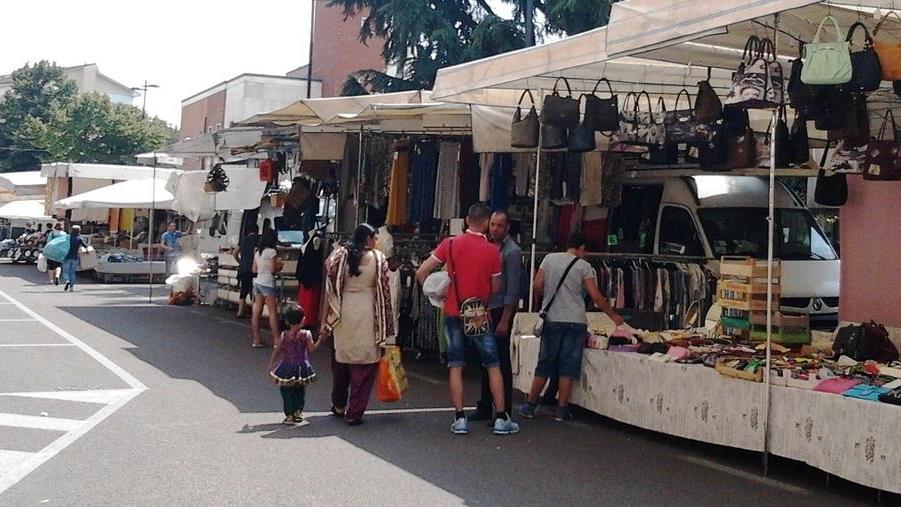 La Finanza multa ambulante: vendeva bigiotteria “patacca”
