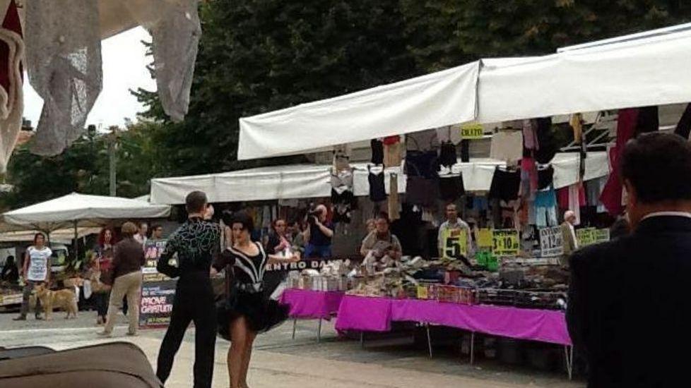 Mercatino, cibo e musica in piazza