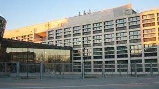 Superteste al processo perde il lavoro e si suicida