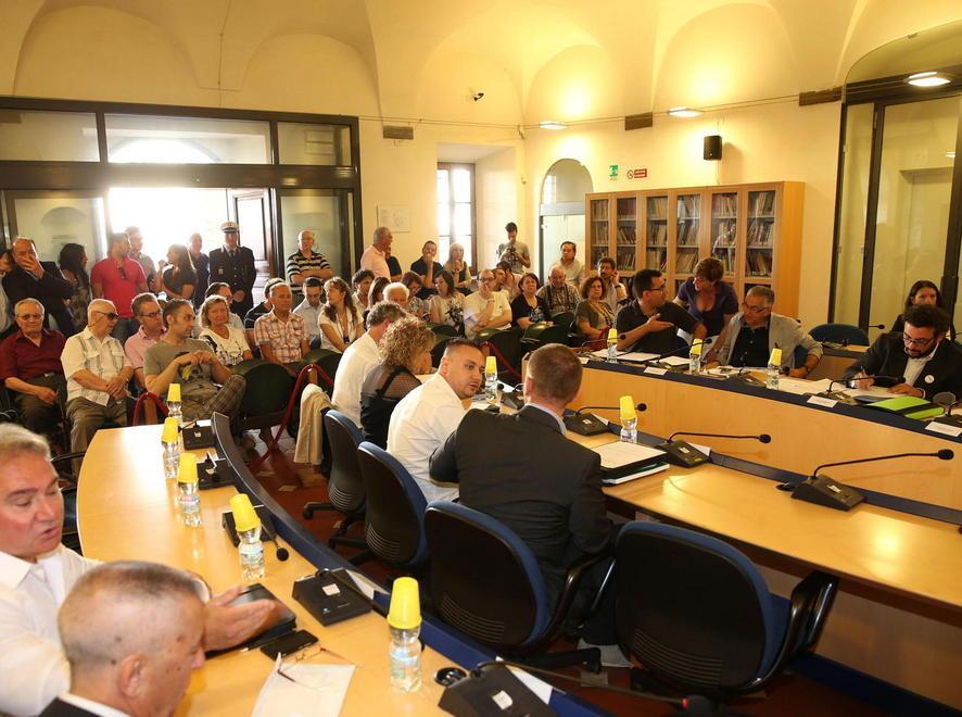 Trasferimenti dimezzati ma restano i servizi sociali 
