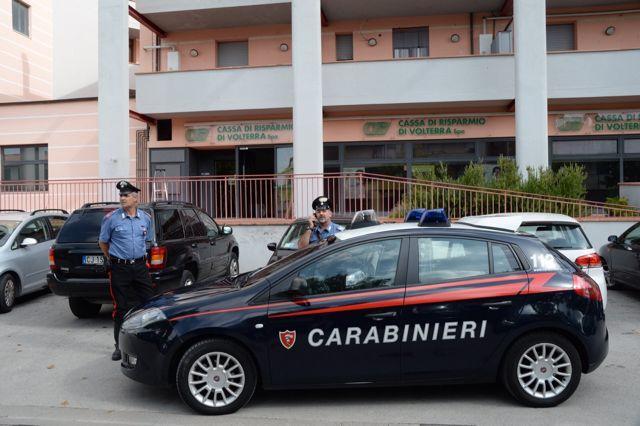 Ponsacco, fanno saltare il bancomat della Cassa di Volterra: via con 50mila euro 
