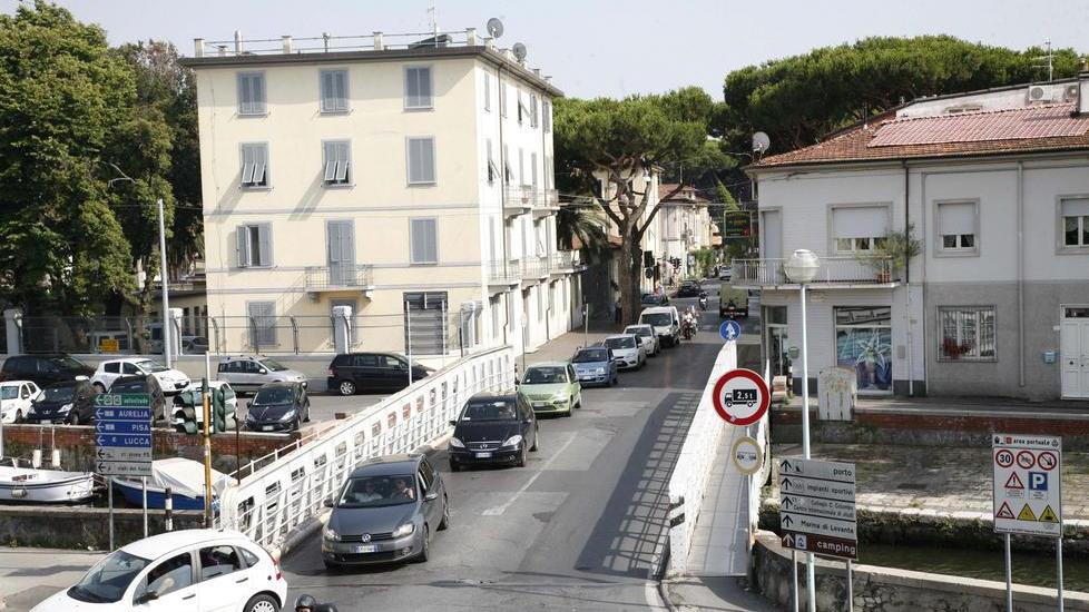 Viareggio a rischio caos: dal 29 settembre chiude per due mesi il ponte girante