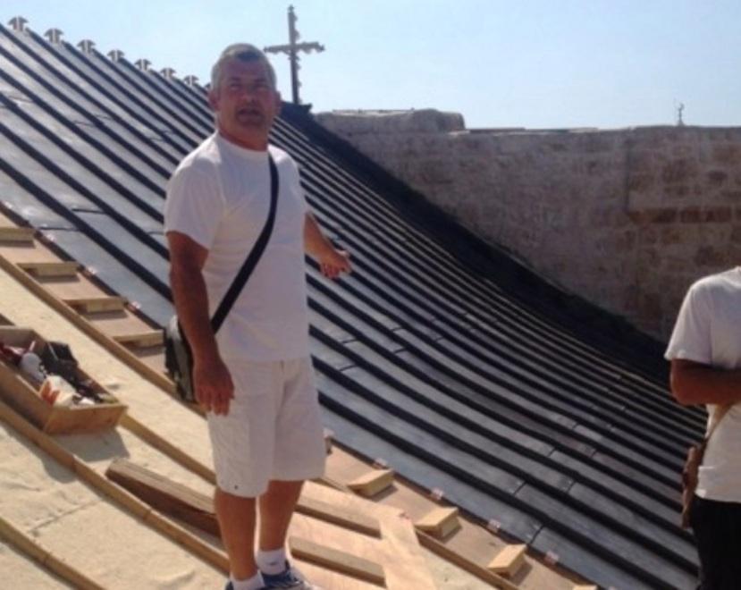 Livornesi al lavoro sul tetto della basilica di Betlemme per salvarla 