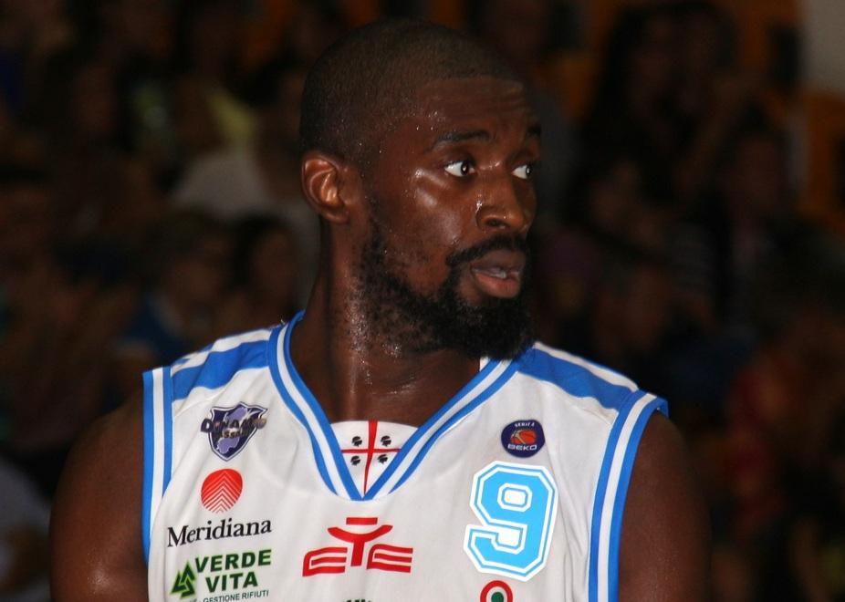 Tutto facile per la Dinamo con Caserta 