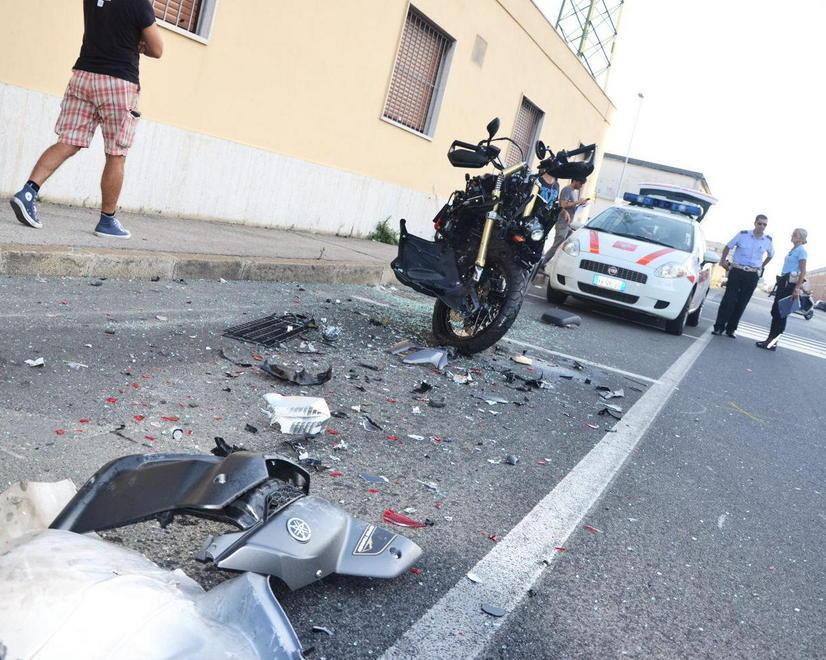 Violento scontro tra auto e moto in via Salvatore Orlando 