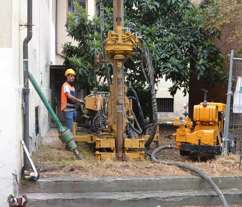 Isole ecologiche, fatti i saggi alle spalle del Carmine