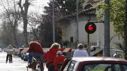 Via Comparini: sparisce il passaggio a livello