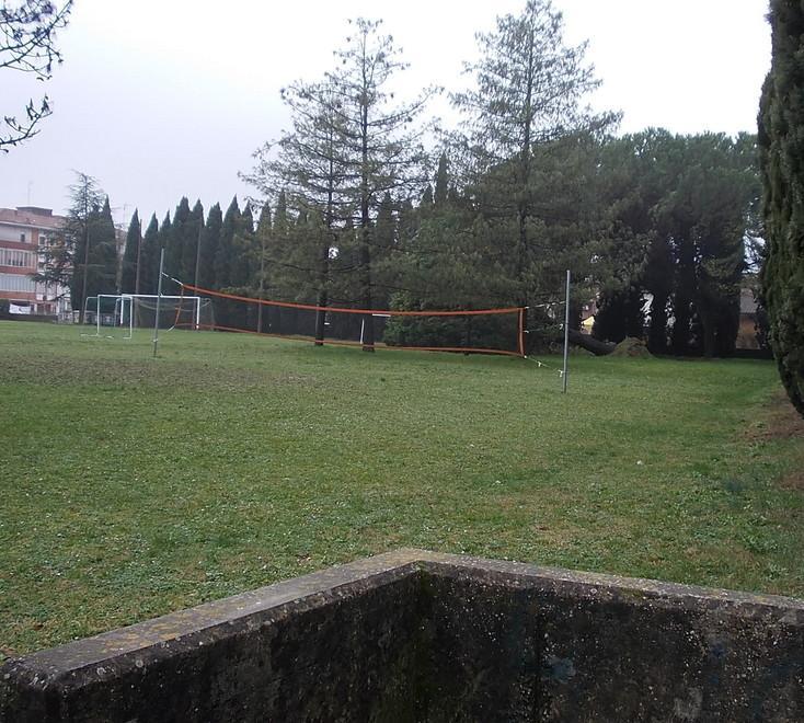 Tutti insieme in campo per ricordare chi non c’è più