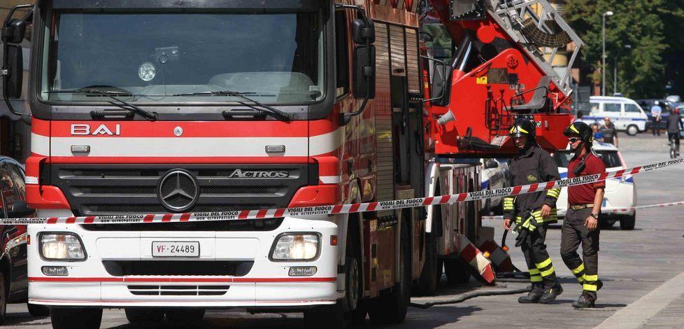 A fuoco un materasso, lo spengono i vicini 