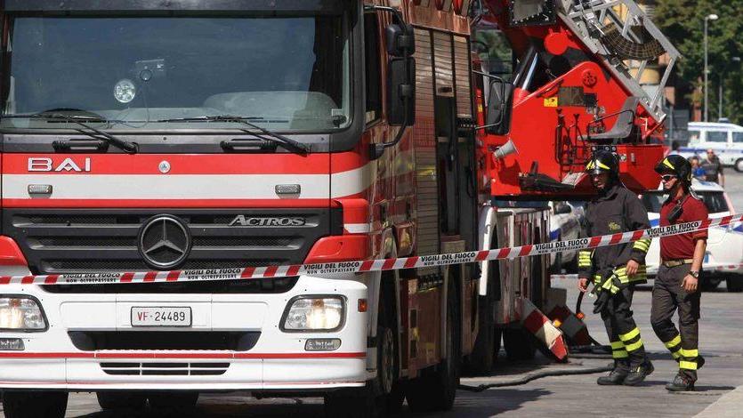 A fuoco un materasso, lo spengono i vicini