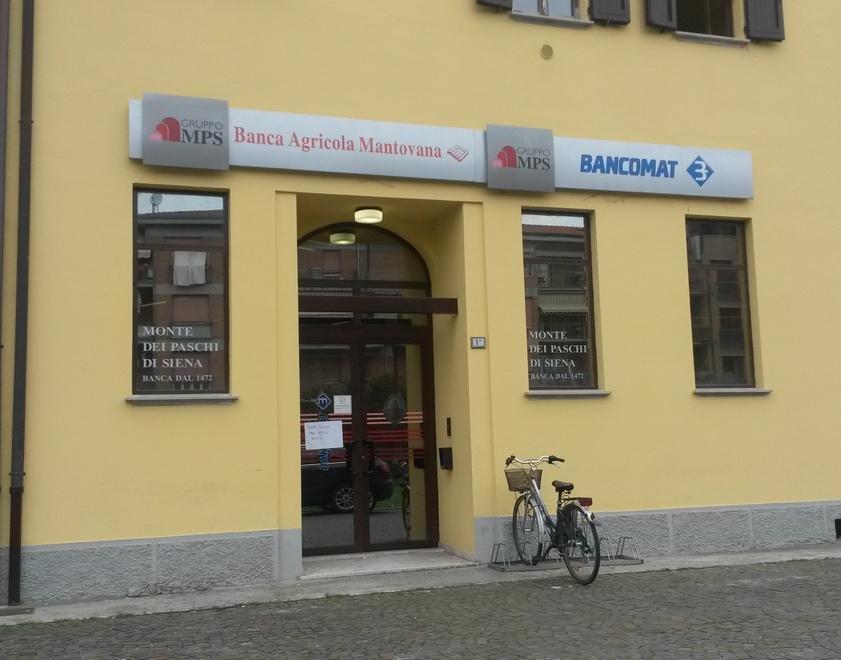 Torna il rapinatore solitario a mani nude 