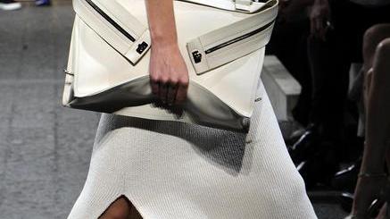 Semplicità al centro per le silhouette griffate Sportmax