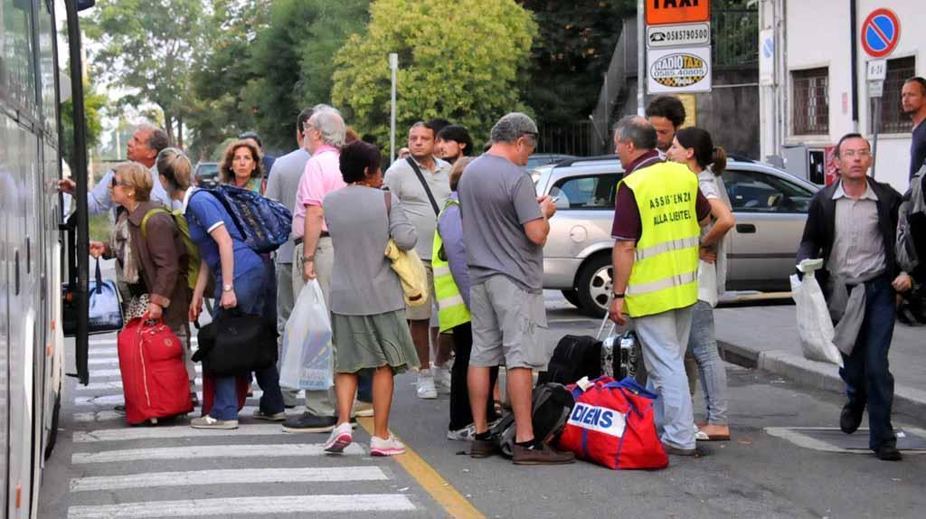 Parmignola: lavori conclusi, i treni passano dopo una giornata di stop e proteste dei viaggiatori - Foto - Video 