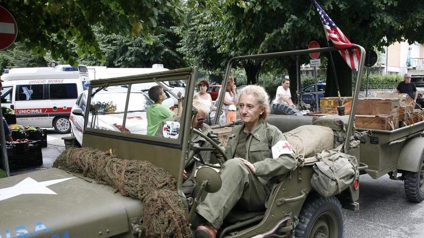 Camaiore rivive la Liberazione con i soldati e il carroarmato