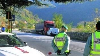 Senza patente, fugge all’alt ma viene inseguito e bloccato