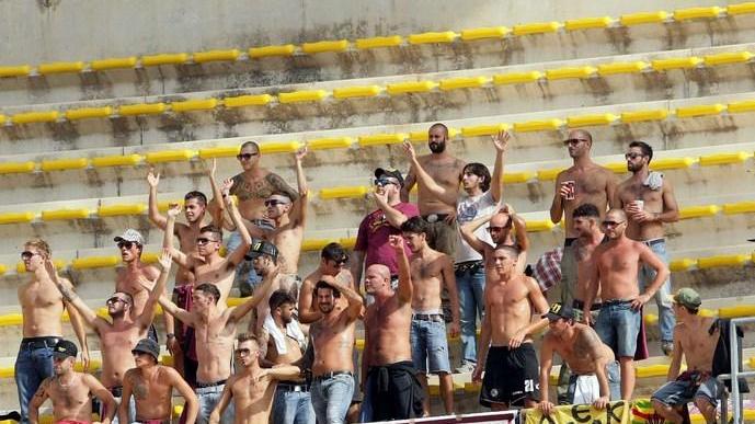 La delusione dei cinquanta tifosi coraggiosi