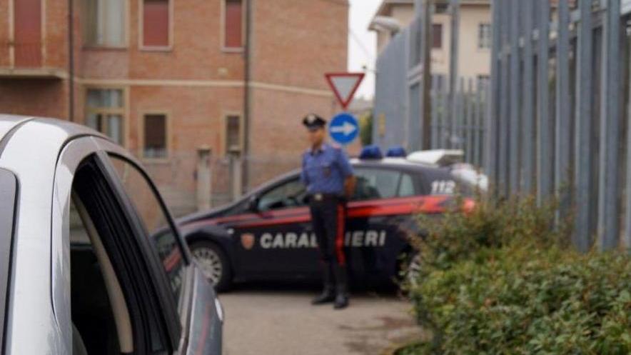 Rubava e danneggiava le auto: arrestato