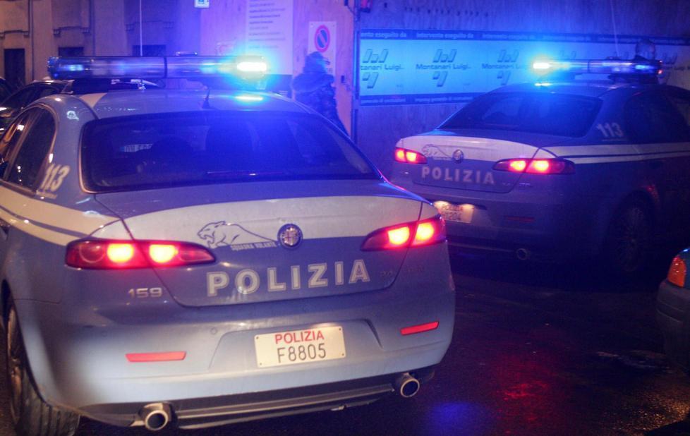 Usa il cane per una rapina Poi minaccia con il falcetto 