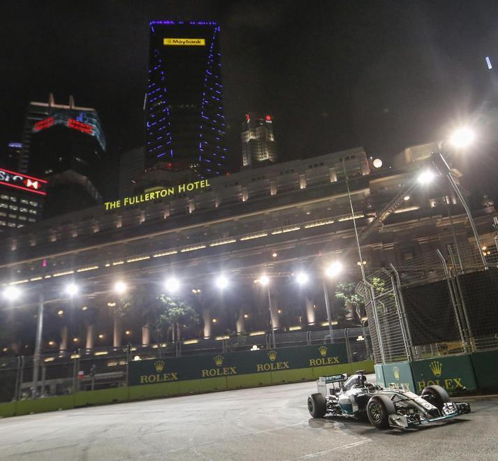 Hamilton si mette davanti a Rosberg 