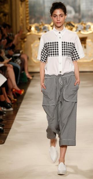 La nuova femminilità rigorosa e unisex di Cristiano Burani 