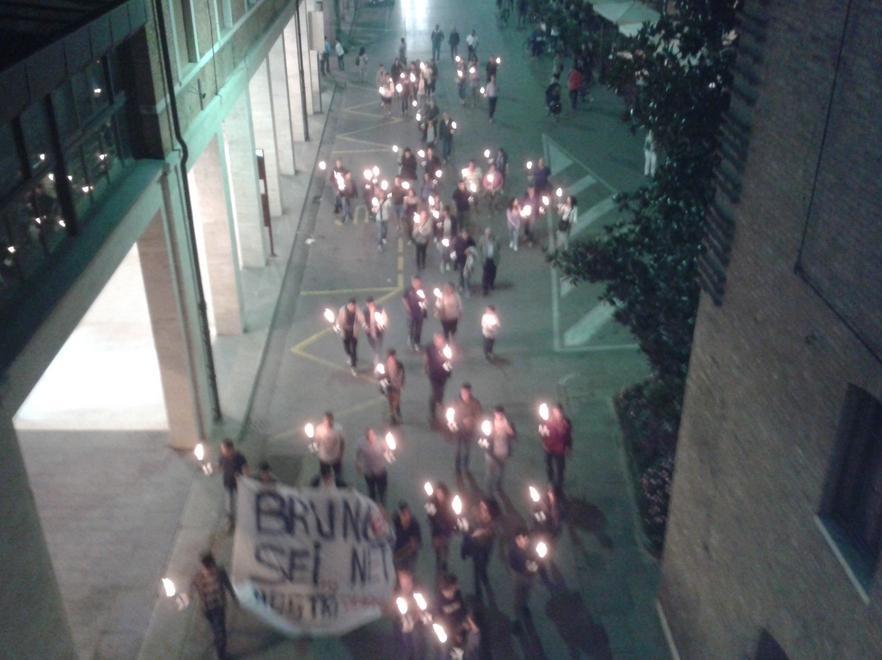 Fiaccole per ricordare Bruno 