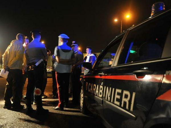 Danneggia un’auto e punta quella dei carabinieri, arrestata 43enne 