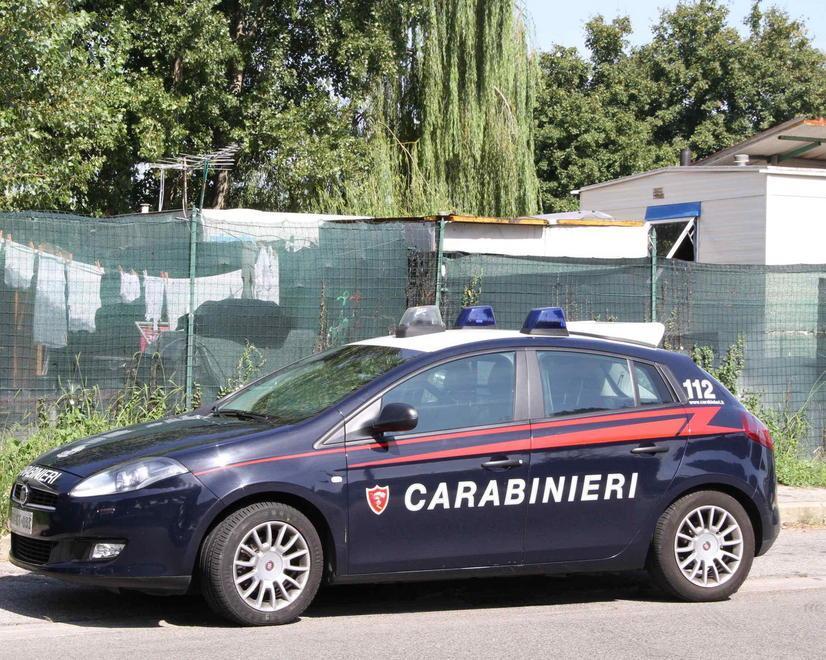 Minaccia il vicino di podere con un’ascia 