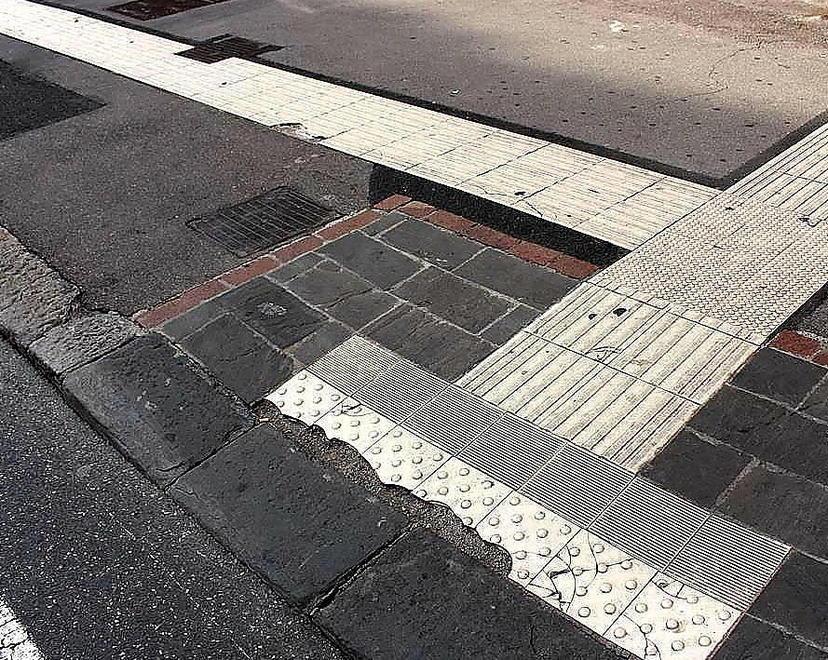 I percorsi per non vedenti si stanno già sgretolando 