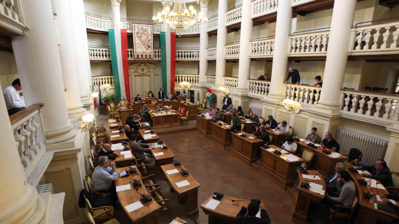 Reggio Emilia, ok dal consiglio alle audizioni anticrisi