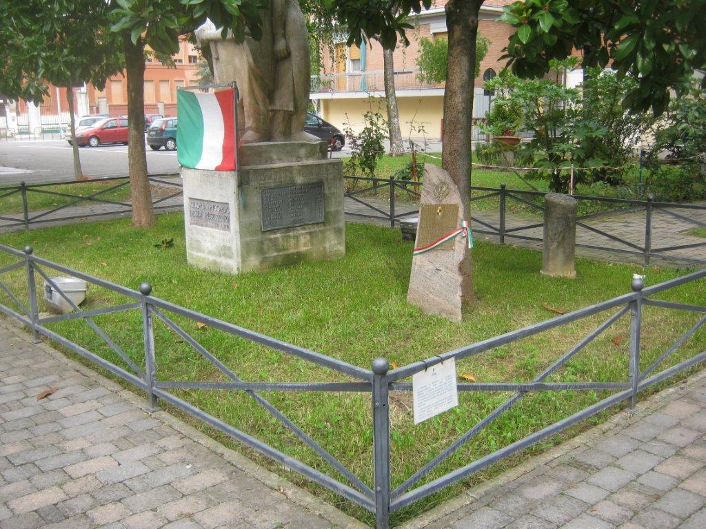 Spezzata e abbattuta la lapide dedicata ai sikh morti in guerra 