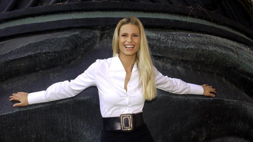 Michelle Hunziker madrina del dvd sul Centenario di Forte dei Marmi