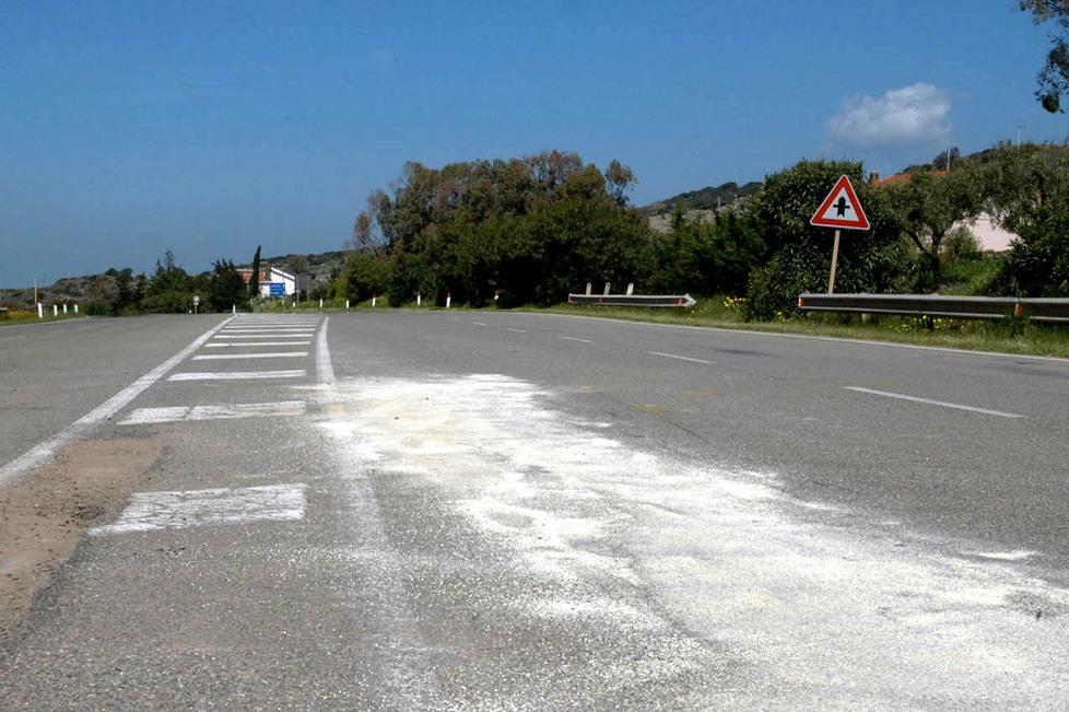 Fuori strada con l’auto, feriti quattro ragazzi: due sono gravi 