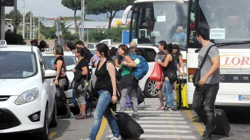 Ore 14.31, sul bus come in gita scolastica