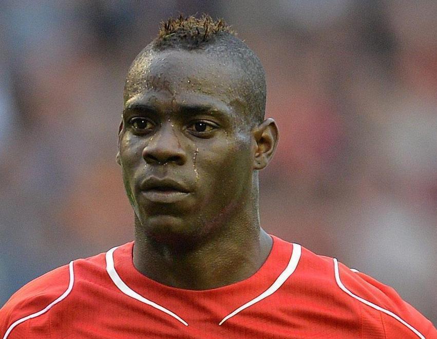 Manchester Utd, che sberla I cugini fermano il Chelsea