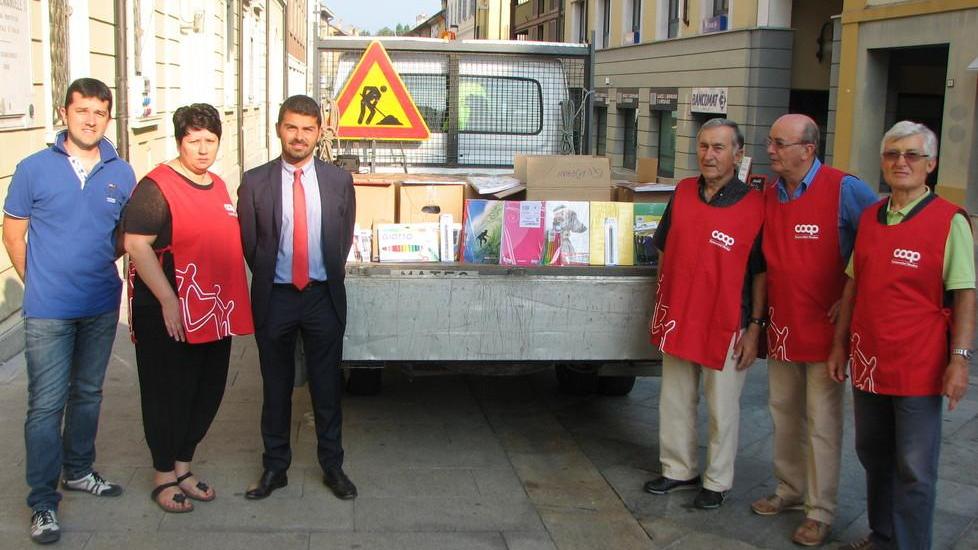 Penne e quaderni raccolti da Coop per chi ha difficoltà