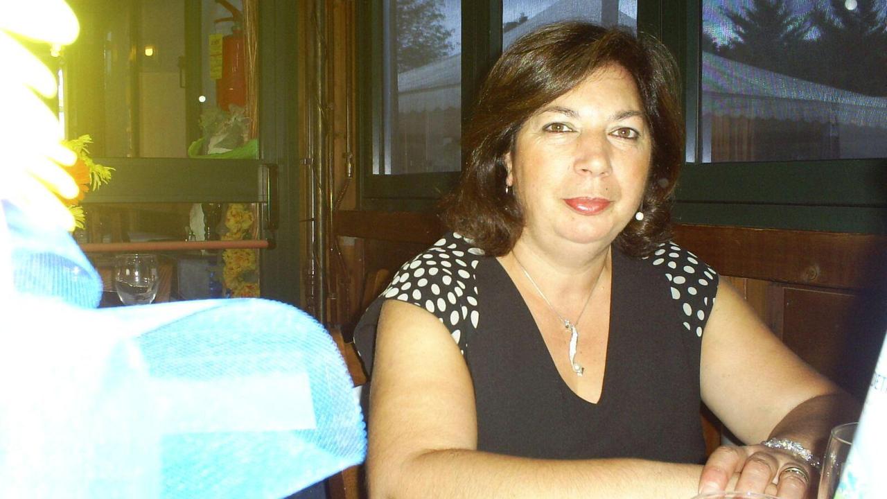 Muore a 53 anni davanti al marito, chiesta l'autopsia