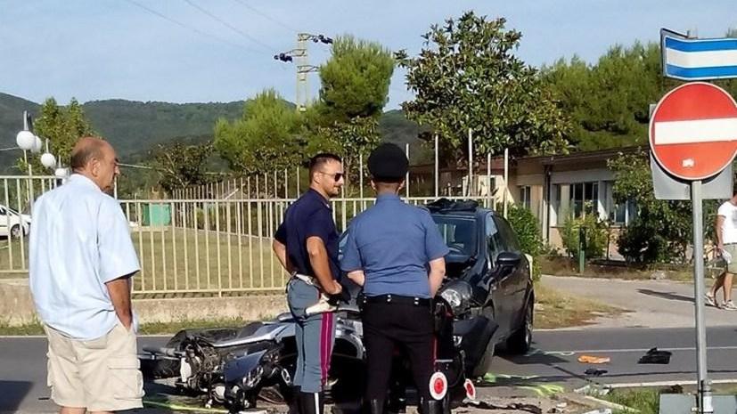 Scooter contro una macchina, muore un elbano di 37 anni