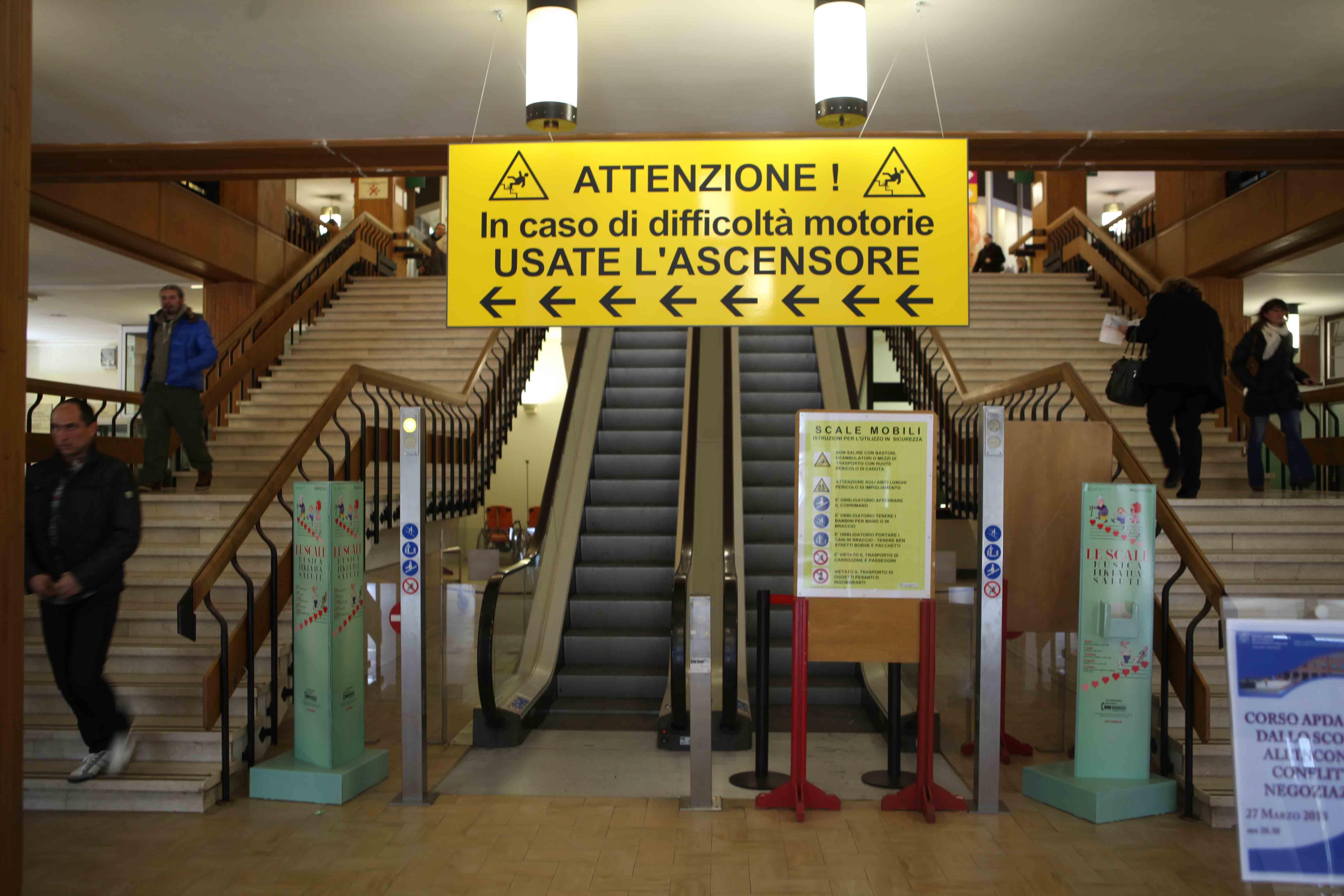 Ancora una caduta dalle scale mobili del Santa Maria Nuova