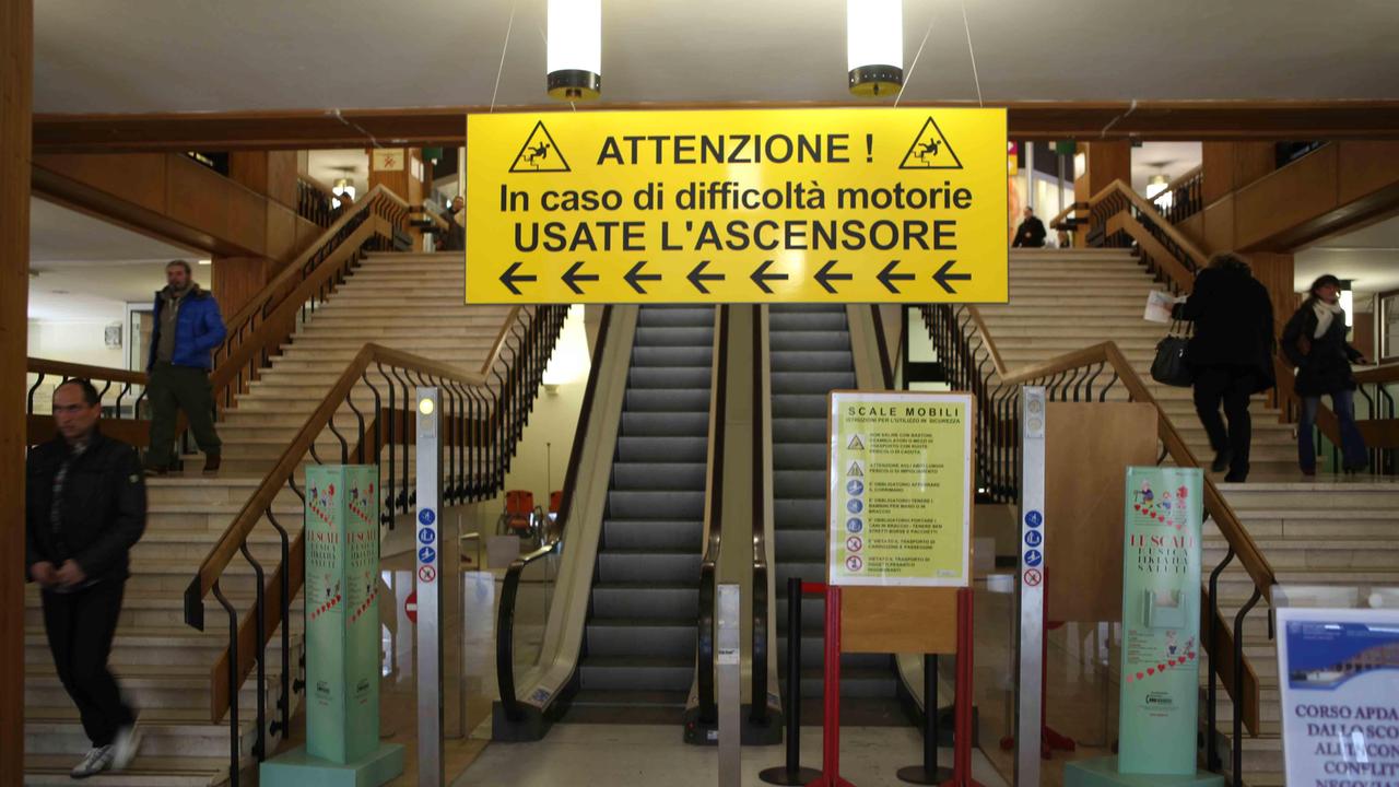 Ancora una caduta dalle scale mobili del Santa Maria Nuova