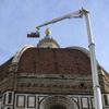 Firenze, una super gru alta 104 metri per ispezionare cupola e campanile