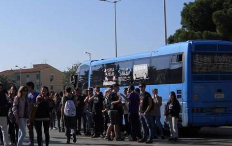 “Parole in viaggio”, la fantasia corre sul bus 