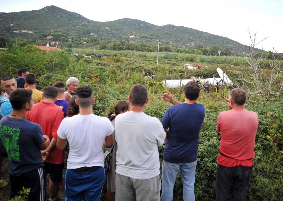 Due morti nell’aereo caduto in una vigna 